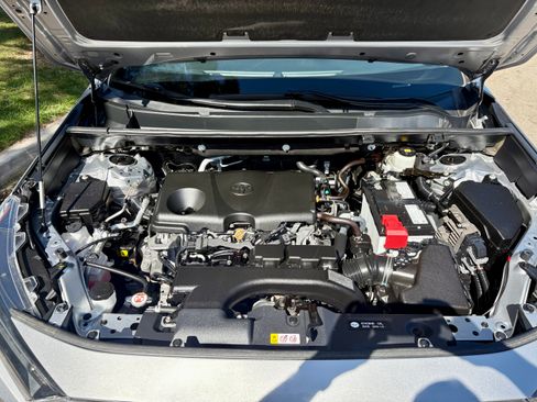 Used 2021 Toyota RAV4 LE image 16