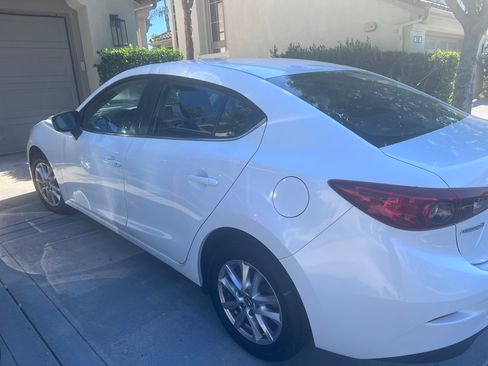 Used 2016 MAZDA MAZDA3 i Sport w/ Preferred Equipment Package FWD image 5