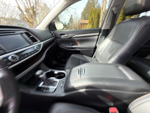 Used 2019 Toyota Highlander Limited Platinum image 13