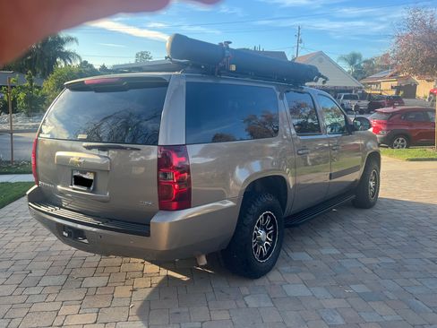 Used 2007 Chevrolet Suburban LT w/ LT Preferred Equipment Group image 5