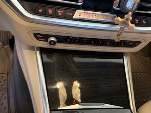 Used 2019 BMW 330i Sedan w/ Driving Assistance Package image 11