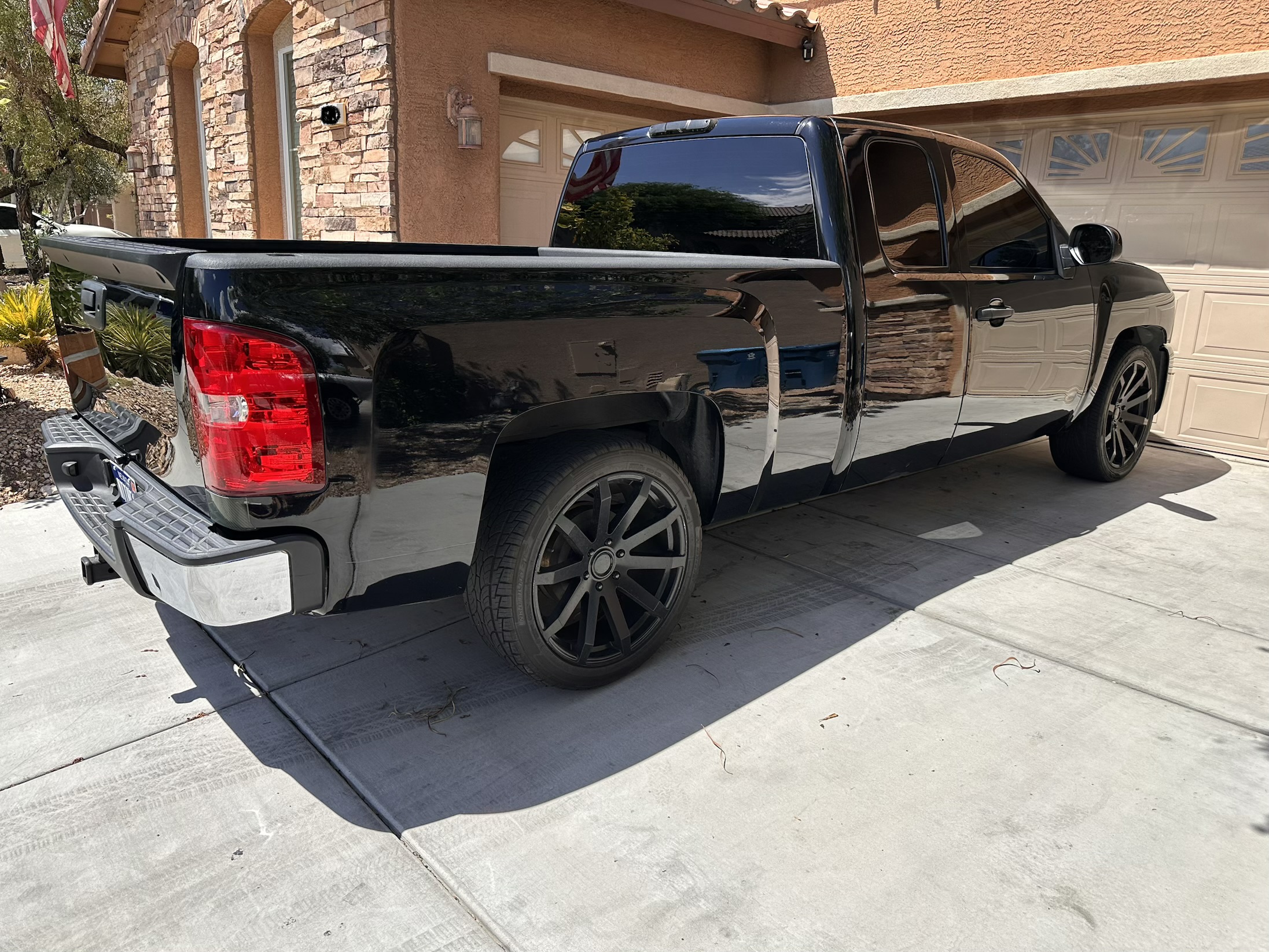 Used 2007 Chevrolet Silverado 1500 LT w/ Towing Package RWD image 2