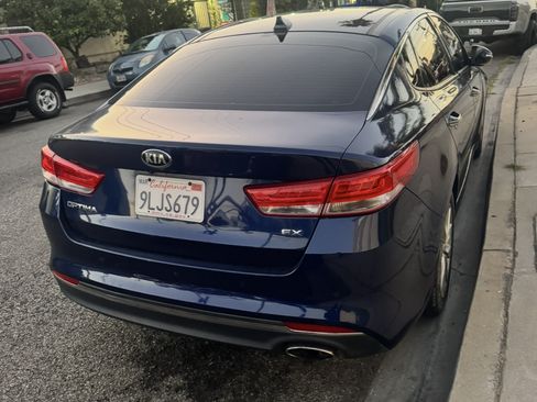 Used 2016 Kia Optima EX w/ Premium Package image 2