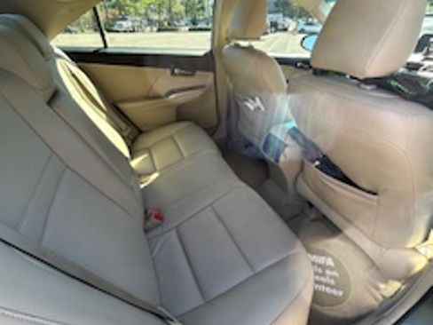 Used 2014 Toyota Camry XLE image 14