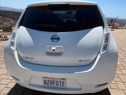 Used 2016 Nissan Leaf SV w/ Premium Package FWD image 4