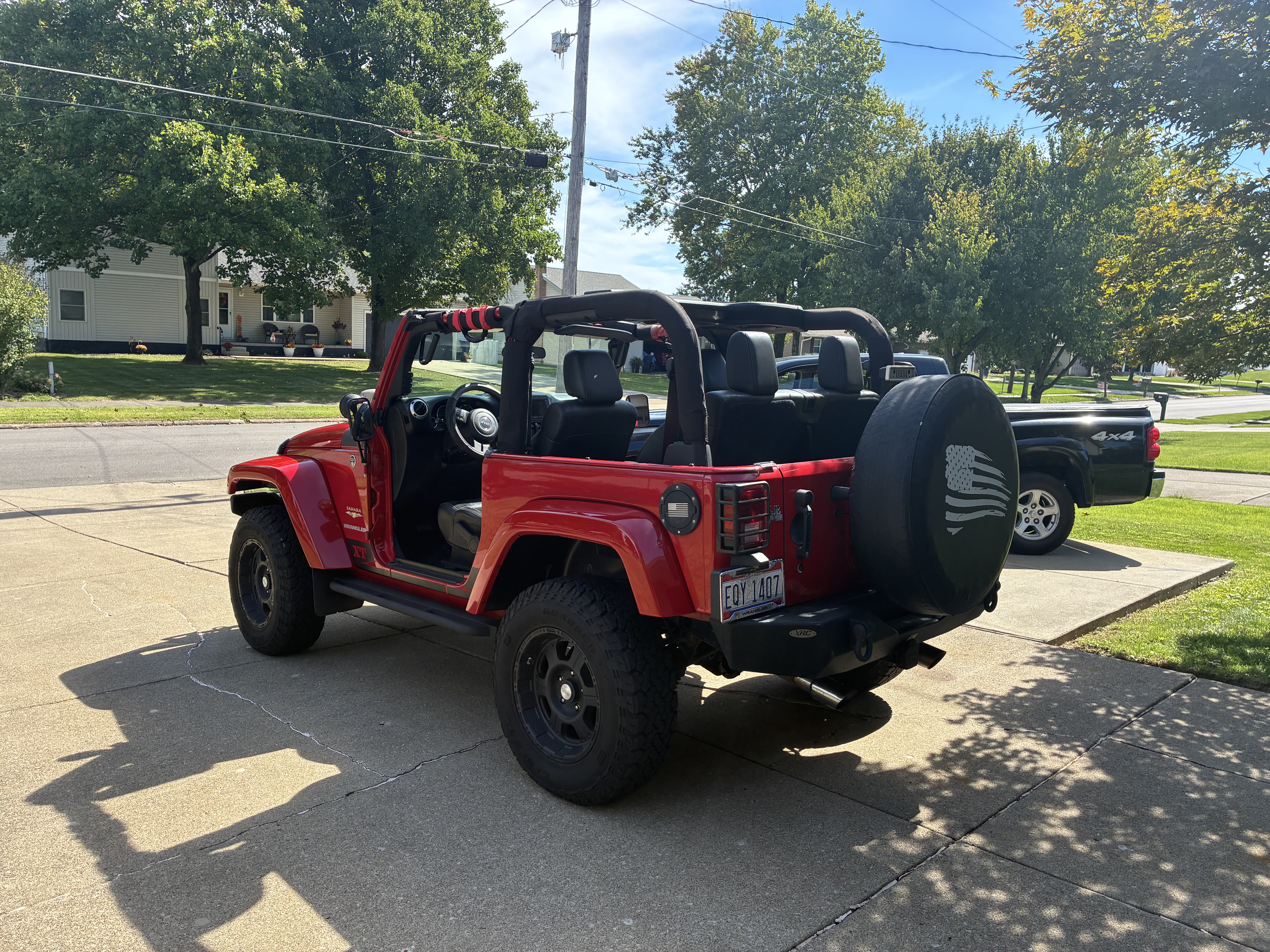Used 2012 Jeep Wrangler Sahara w/ Connectivity Group AWD/4WD image 10