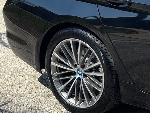 Used 2019 BMW 530e xDrive w/ Convenience Package image 9