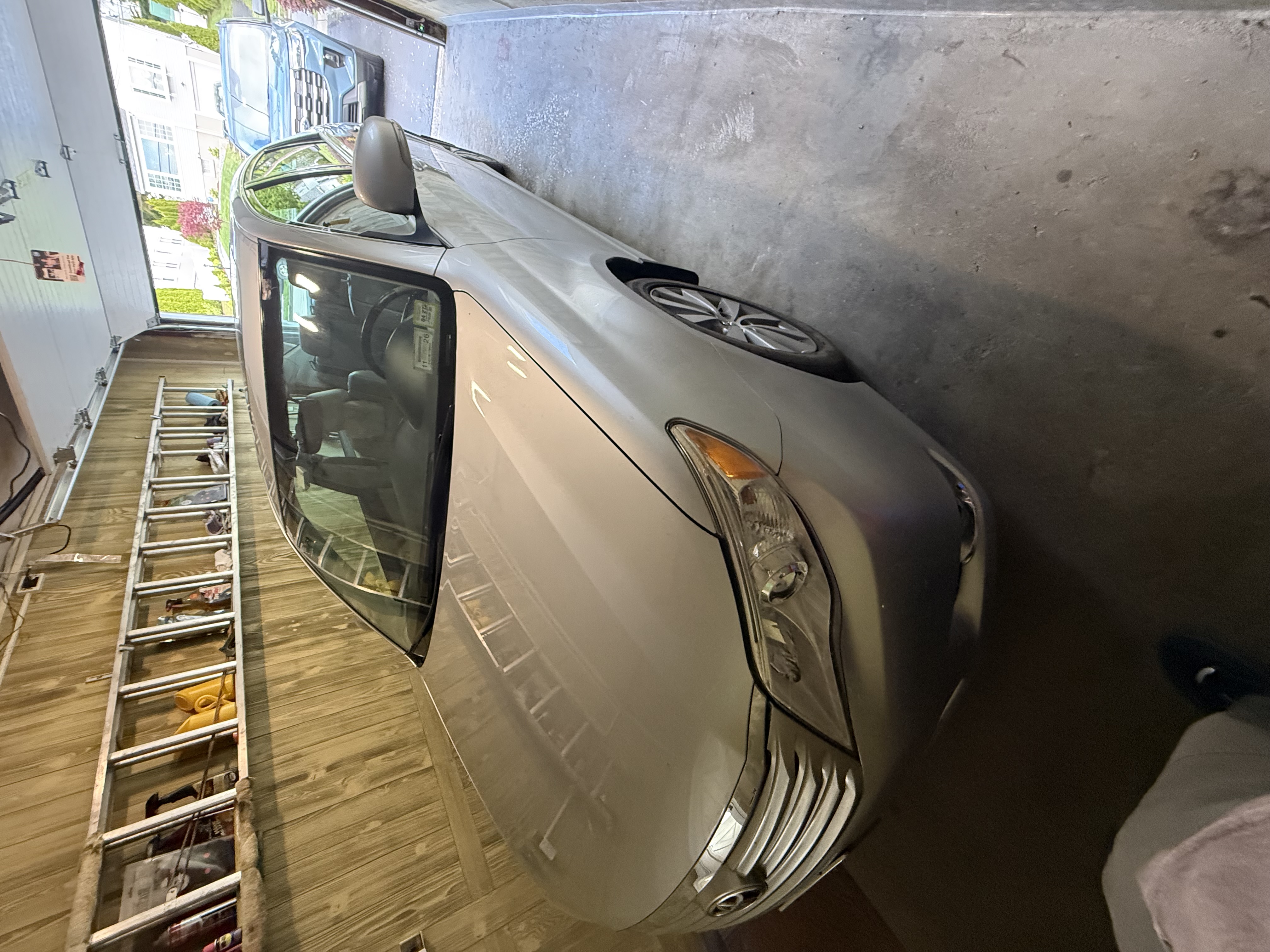 Used 2011 Toyota Avalon Limited FWD image 2