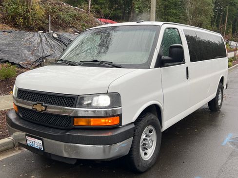 Used 2016 Chevrolet Express 3500 LT w/ LT Preferred Equipment Group image 11