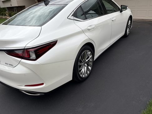 Used 2020 Lexus ES 350 Ultra Luxury w/ Accessory Package 2 FWD image 5