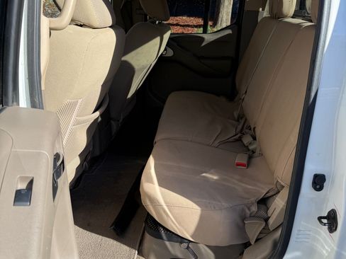 Used 2015 Nissan Frontier SV w/ SV Value Truck Package image 11