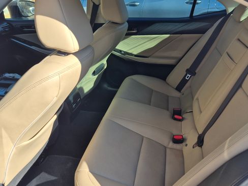 Used 2019 Lexus IS 300 image 9