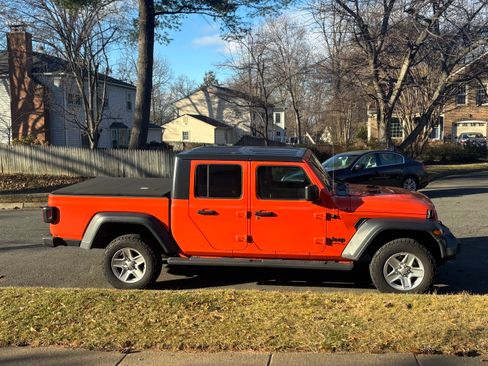 Used 2020 Jeep Gladiator Sport w/ Quick Order Package 24S image 4