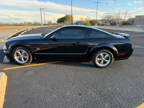 Used 2006 Ford Mustang GT image 4