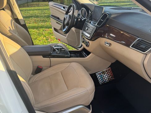 Used 2019 Mercedes-Benz GLS 550 4MATIC image 11