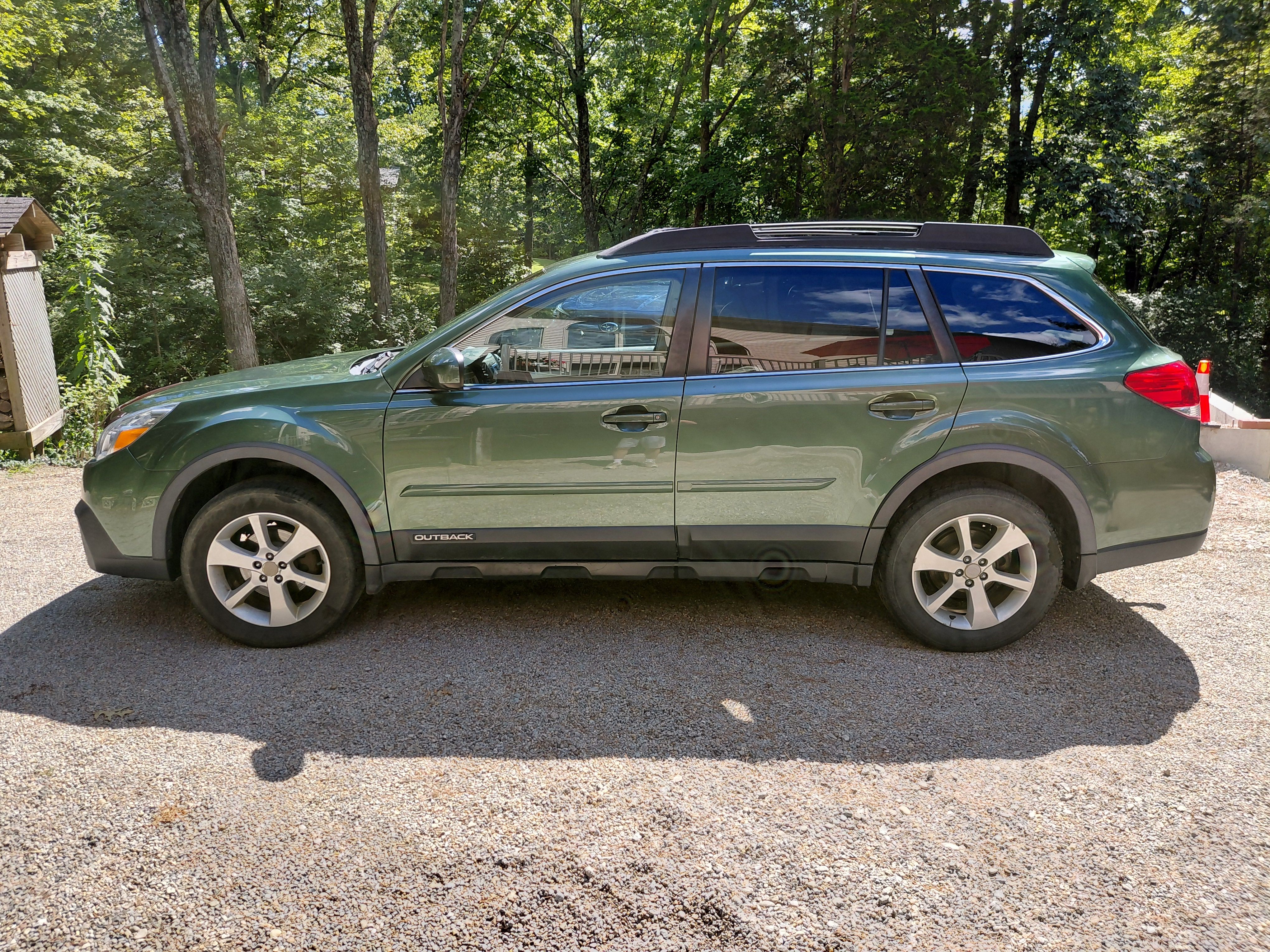 Used 2014 Subaru Outback 2.5i Premium AWD/4WD image 4