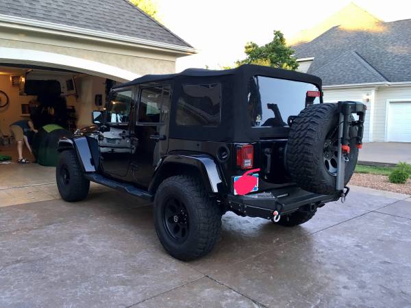 Used 2015 Jeep Wrangler Unlimited Sahara w/ Connectivity Group AWD/4WD image 21