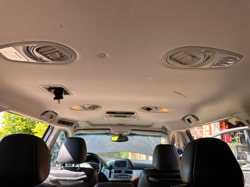 Used 2010 Honda Odyssey Touring image 24