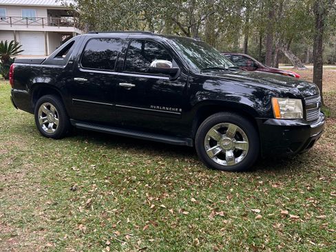 Used 2008 Chevrolet Avalanche LTZ w/ LTZ Preferred Equipment Group image 2