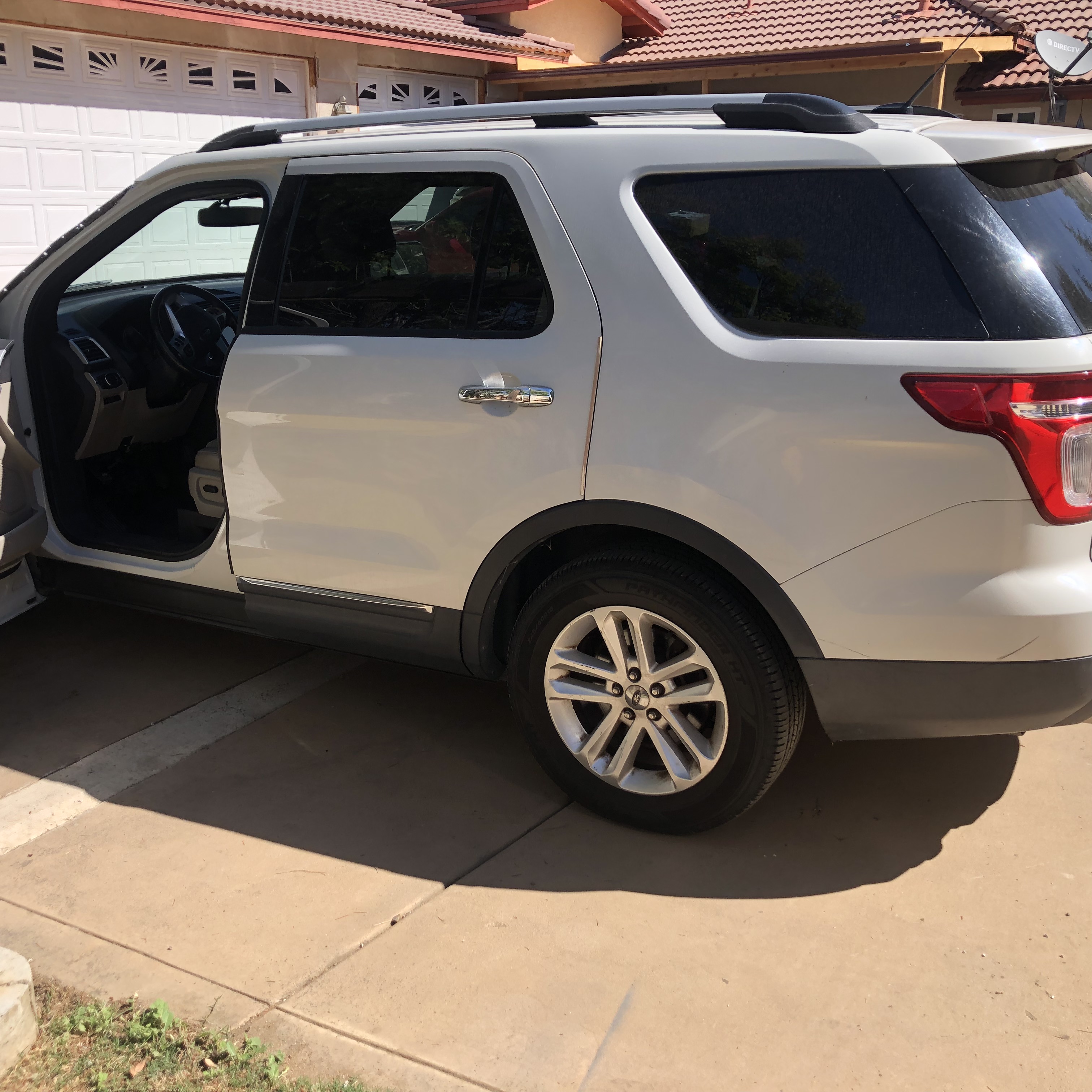 Used 2011 Ford Explorer XLT w/ 202A Rapid Spec Order Code FWD image 5