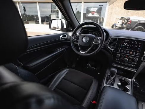 Used 2022 Jeep Grand Cherokee Laredo X image 15