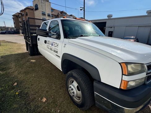 Used 2007 Chevrolet Silverado 3500 W/T image 2