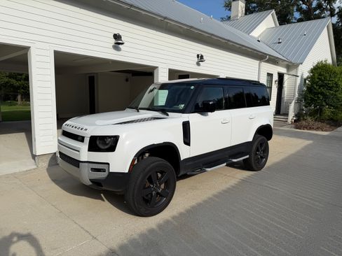 Used 2022 Land Rover Defender 110 SE AWD/4WD image 1