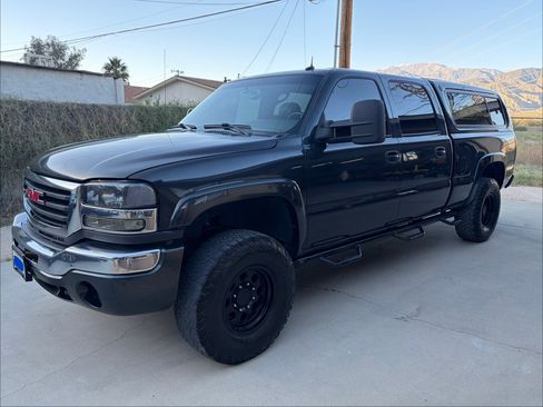 Used 2003 GMC Sierra 2500 SLT w/ SLT Preferred Equipment Group image 2