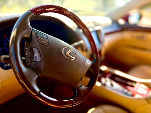 Used 2007 Lexus LS 460 image 2