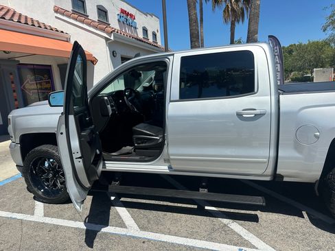 Used 2018 Chevrolet Silverado 1500 LT w/ All Star Edition AWD/4WD image 2