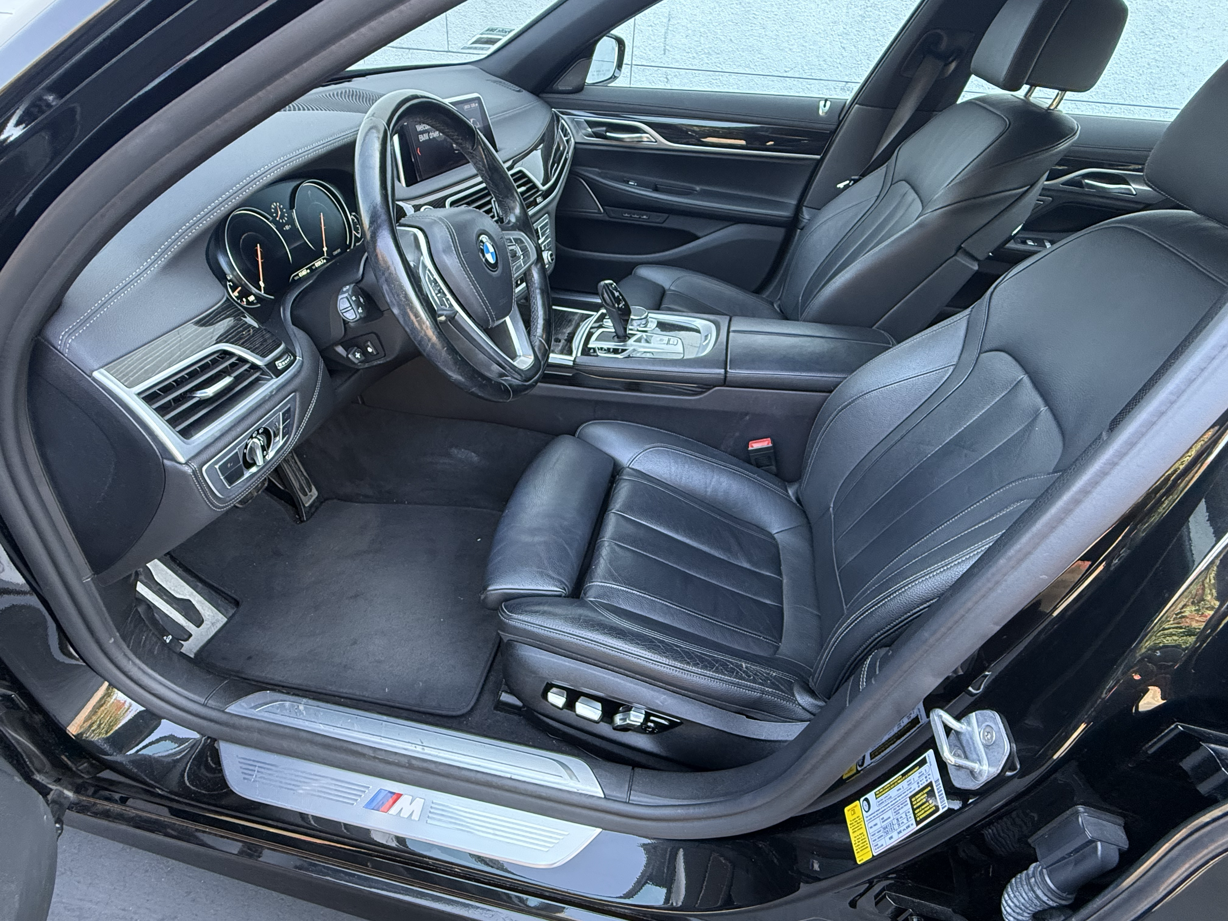 Used 2019 BMW 740i w/ M Sport Package RWD image 4