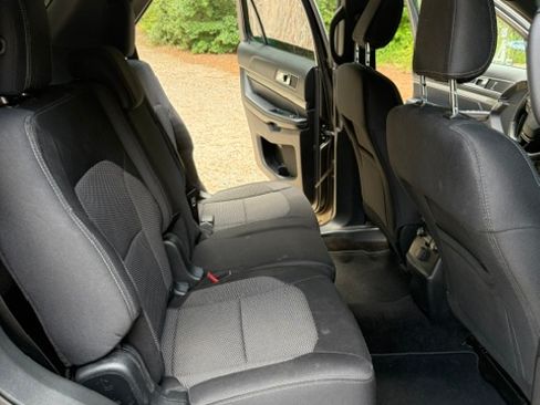 Used 2018 Ford Explorer XLT w/ Equipment Group 201A FWD image 18