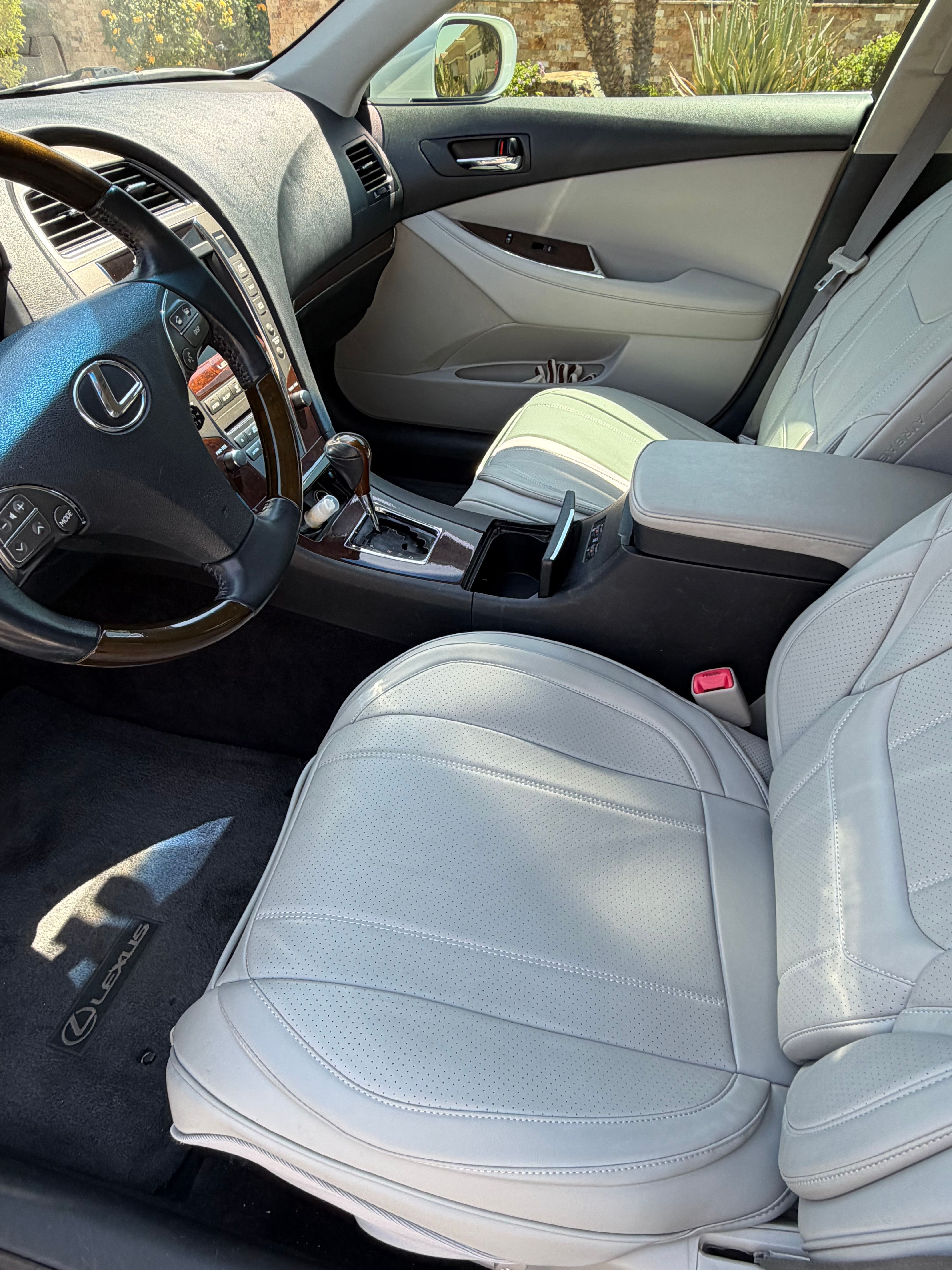 Used 2010 Lexus ES 350 FWD image 3