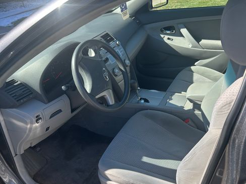 Used 2011 Toyota Camry LE image 8