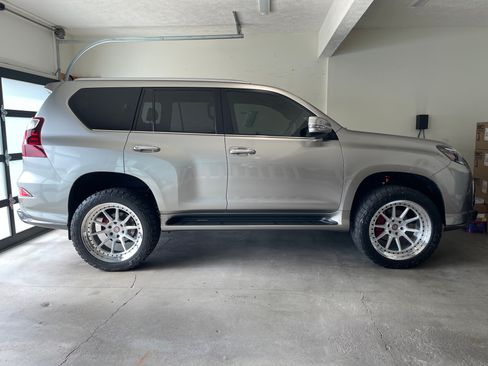 Used 2020 Lexus GX 460 Premium AWD/4WD image 2