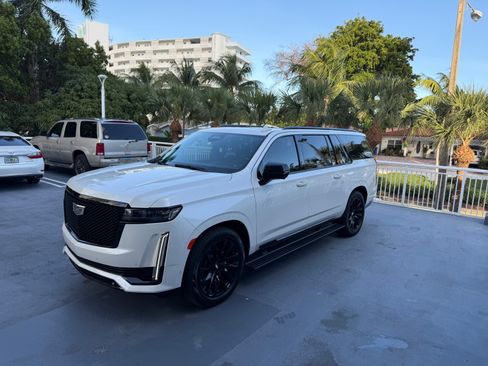 Used 2021 Cadillac Escalade ESV Sport Platinum w/ LPO, ONYX Package image 10