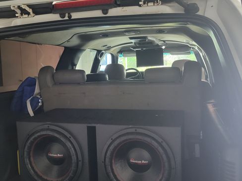 Used 2000 Chevrolet Suburban LS w/ LS Preferred Equipment Group image 5