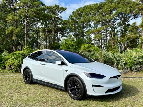 Used 2022 Tesla Model X Plaid image 4