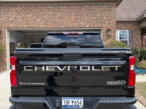 Used 2019 Chevrolet Silverado 1500 High Country w/ Technology Package image 5