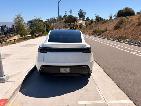 Used 2026 Tesla Model Y Long Range RWD image 25