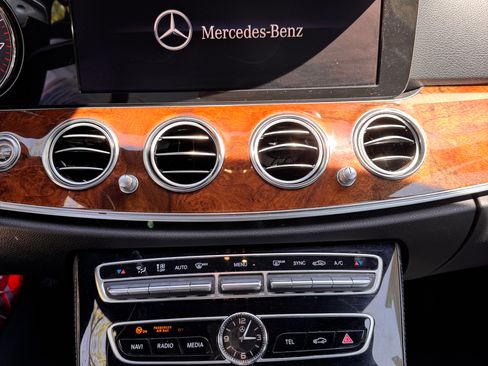 Used 2018 Mercedes-Benz E 300 image 5