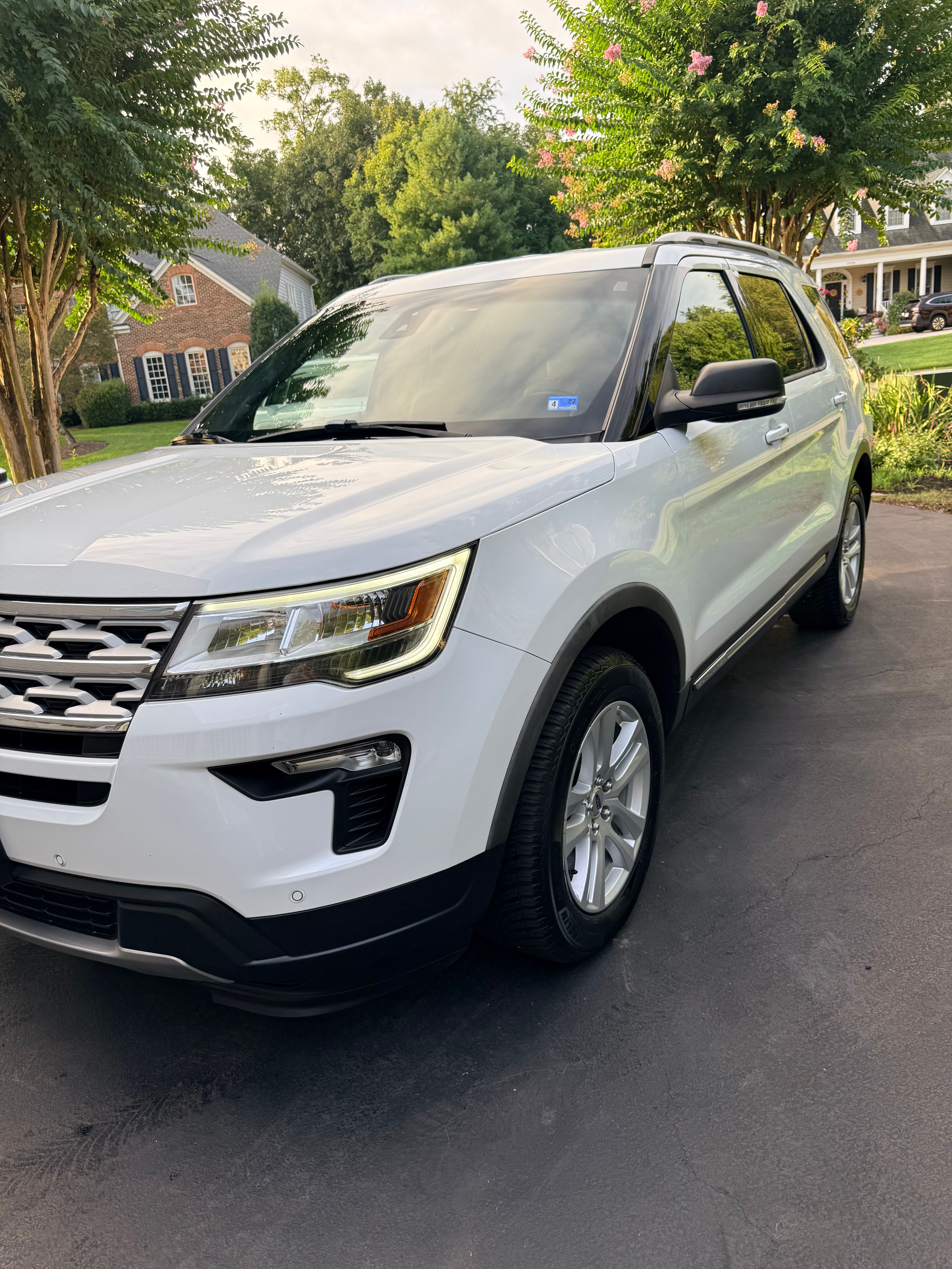 Used 2019 Ford Explorer XLT w/ Equipment Group 202A AWD/4WD image 1