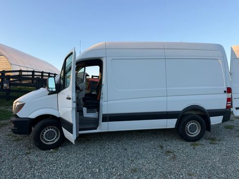 Used 2018 Mercedes-Benz Sprinter 2500 image 8