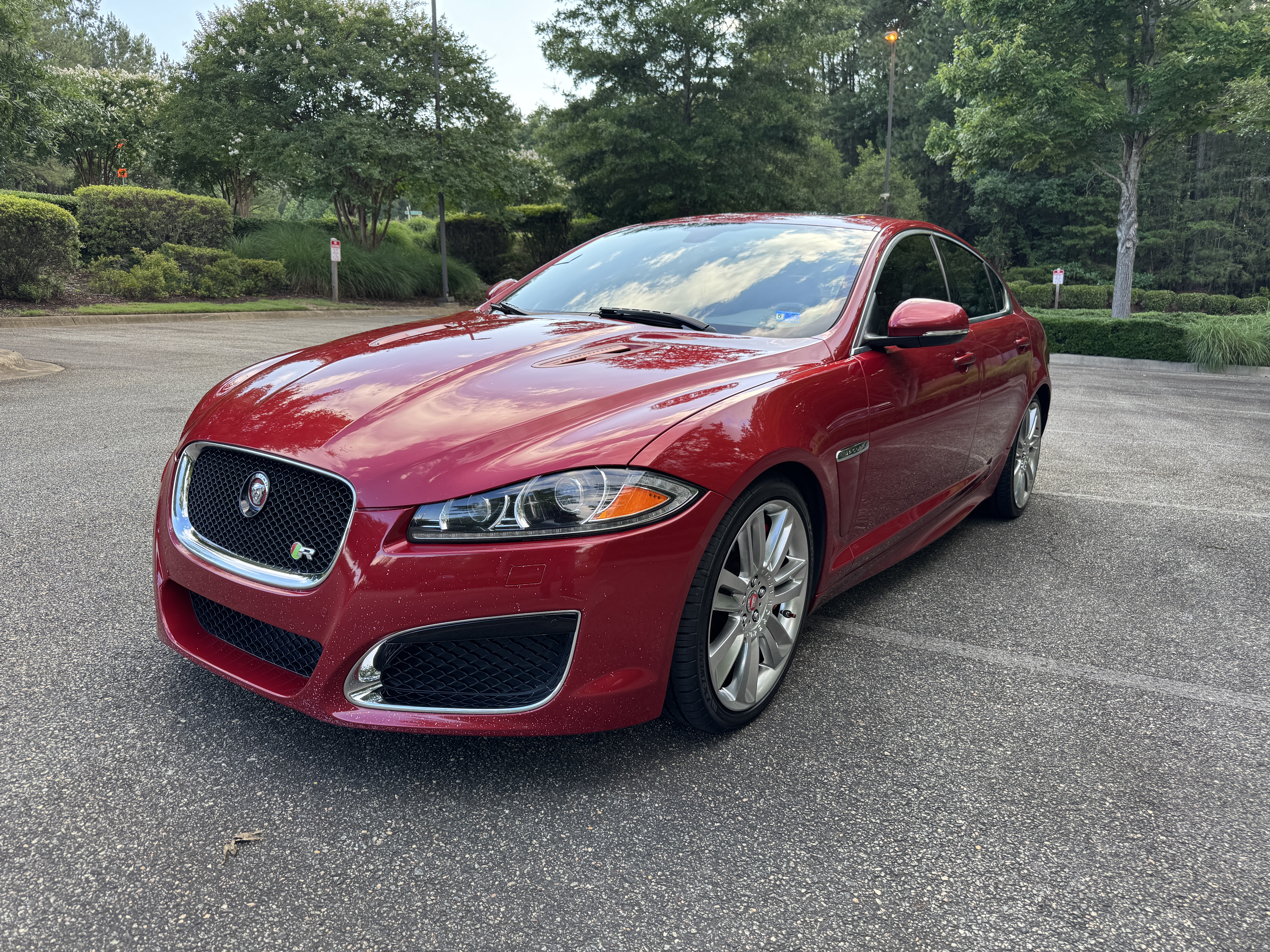 Used 2015 Jaguar XF R RWD image 1