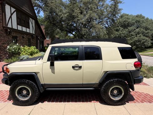 Used 2010 Toyota FJ Cruiser 4WD image 4