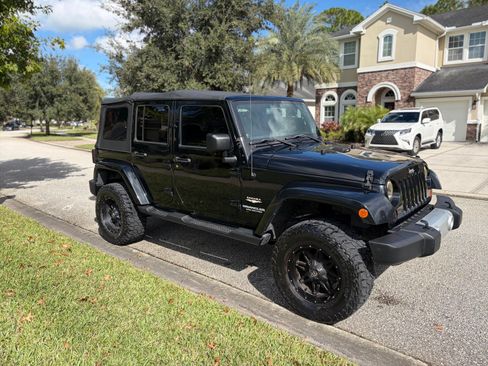 Used 2013 Jeep Wrangler Unlimited Sahara image 2