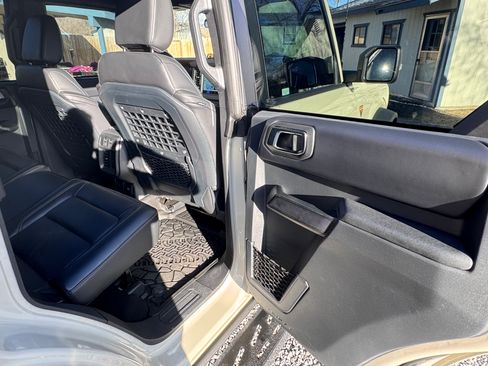 Used 2025 Ford Bronco Badlands image 16