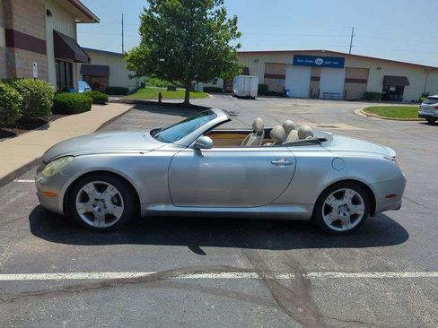 Used 2004 Lexus SC 430 Convertible image 2