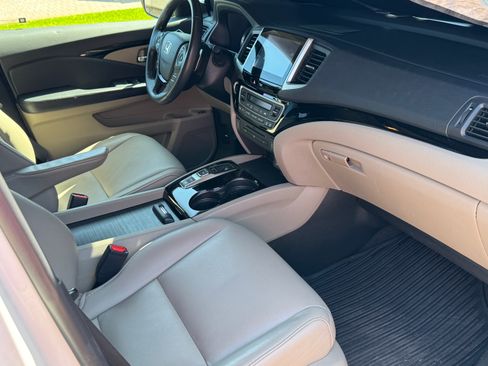 Used 2017 Honda Pilot Touring image 10