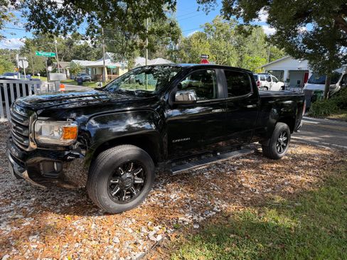 Used 2015 GMC Canyon SLT image 2